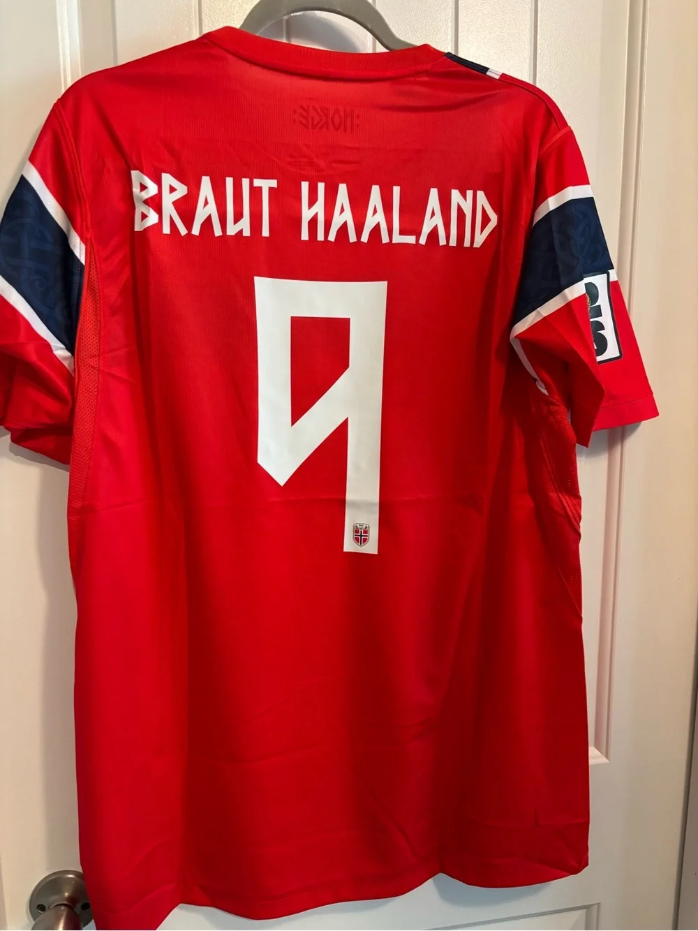 Team Norway World Cup 26 (Norge) Soccer Jersey with Crest - Picture 4 of 6